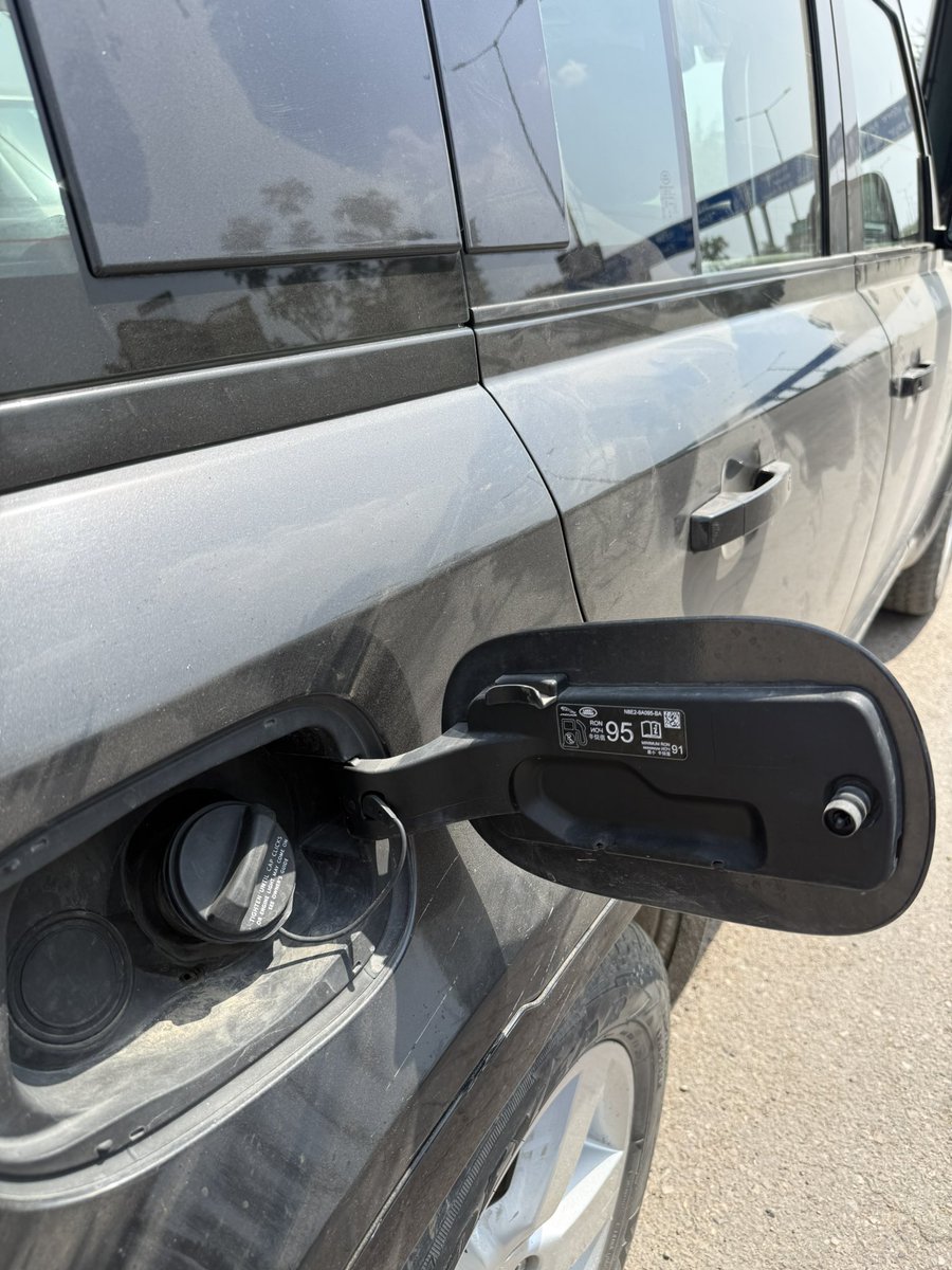 ShivrattanDhil1's tweet photo. If the Jeep Rubicon and 2024 Land Rover Defender are both designed for RON 95 fuel and their owner’s manuals clearly state compatibility only up to E15 ethanol blends, then why are manufacturers quietly replacing fuel system components and fuel filters without openly informing customers?

If higher ethanol blends are causing issues, shouldn’t automakers be transparent about it? What is driving these decisions in India? Are companies being compelled to adapt to changing fuel policies despite their original specifications? 

Are they all compromised?☺️