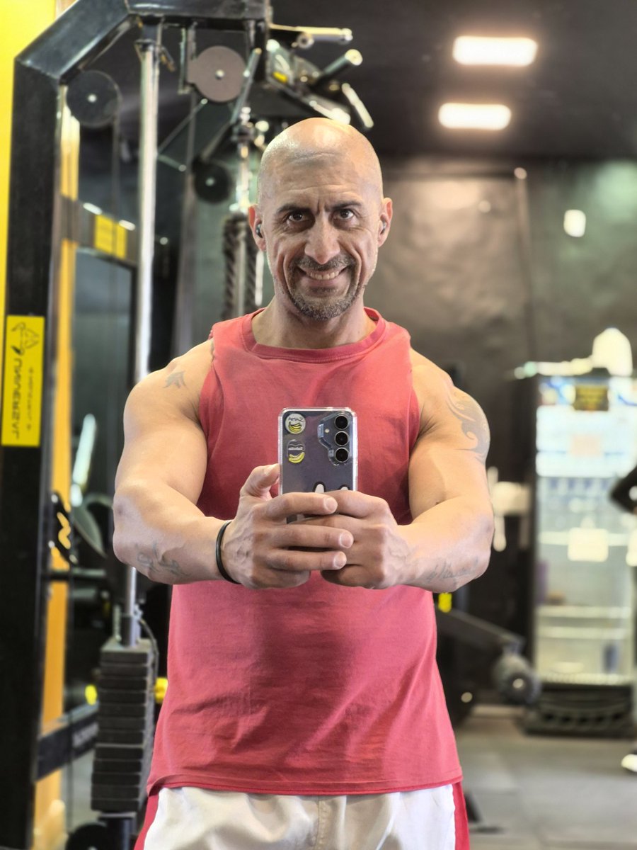 GetFitTraining7's tweet photo. 📷 08/06/26

Hola 50!!!!! 🙋
Aquí estrenando mi nueva edad 😬 https://t.co/I3b7GD3bGT