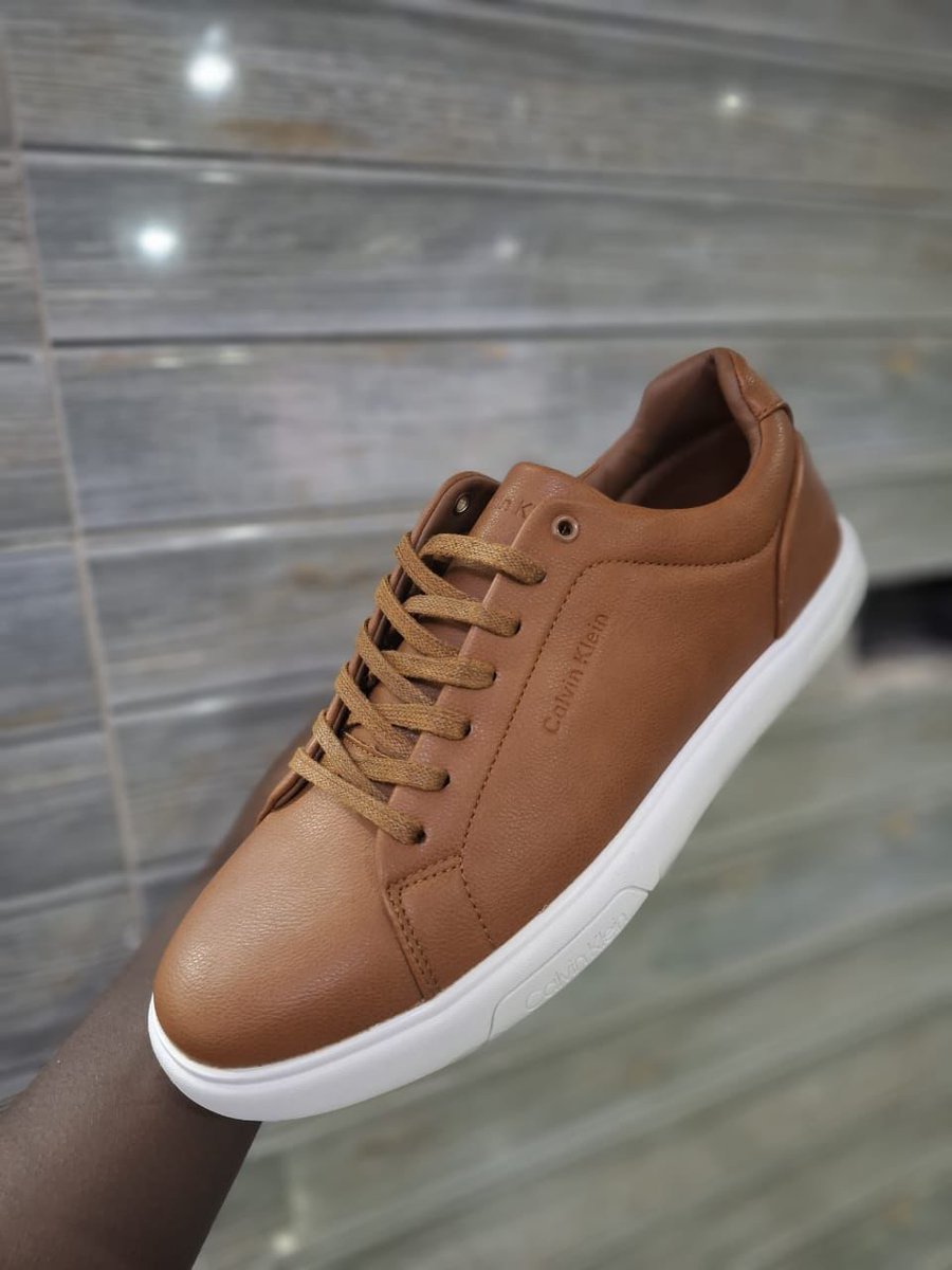Newtonnizzoh's tweet photo. Calvin Klein casuals available in stock. 
🔸 Brown
🔸 Black 
🔸 Black white 
🔸 White
Sizes available 40-45
Selling Price Ksh 3500
Quality assured. Boxed

Contact 0114259793 https://t.co/DY3PDRnfls