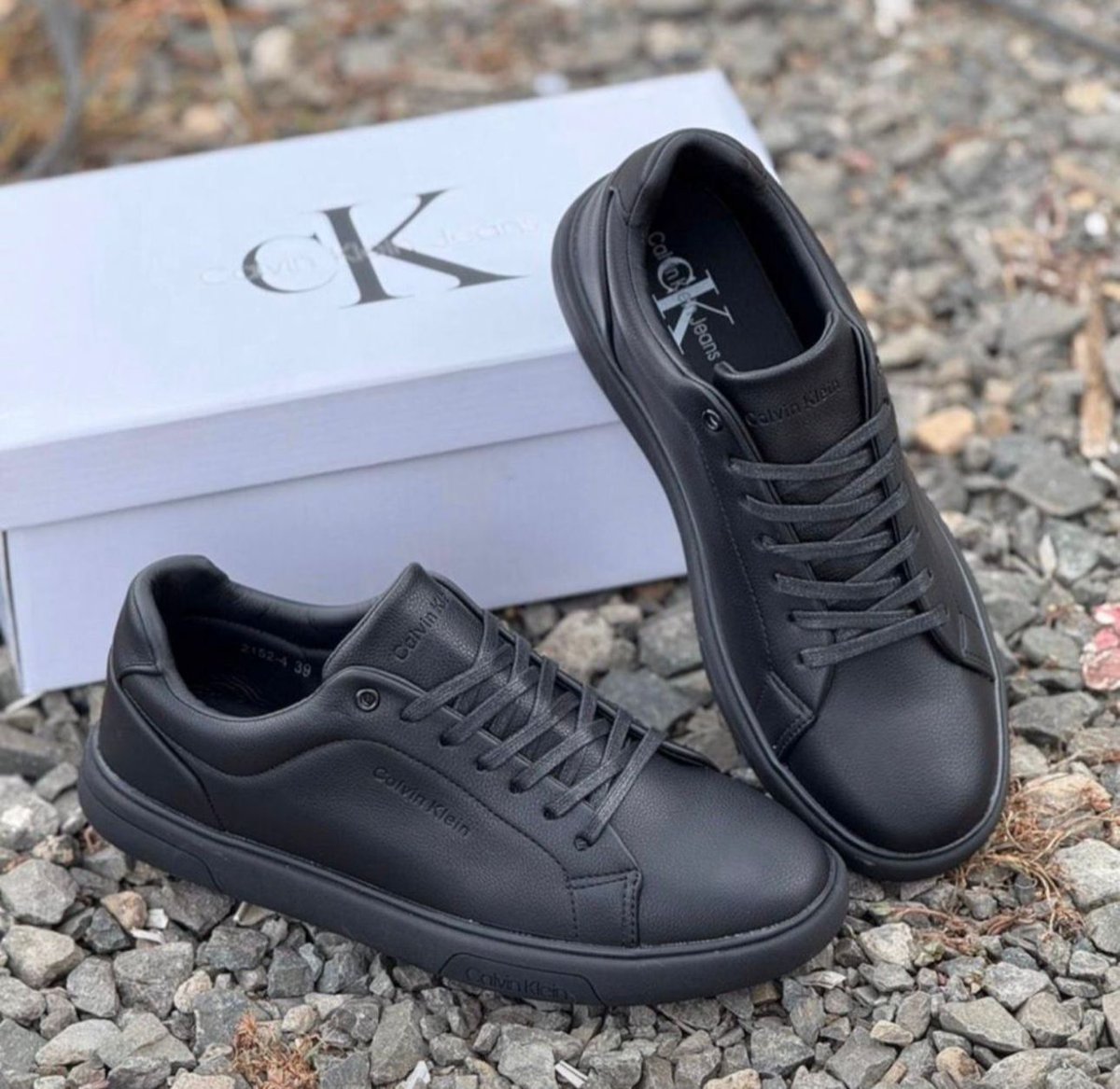 Newtonnizzoh's tweet photo. Calvin Klein casuals available in stock. 
🔸 Brown
🔸 Black 
🔸 Black white 
🔸 White
Sizes available 40-45
Selling Price Ksh 3500
Quality assured. Boxed

Contact 0114259793 https://t.co/DY3PDRnfls