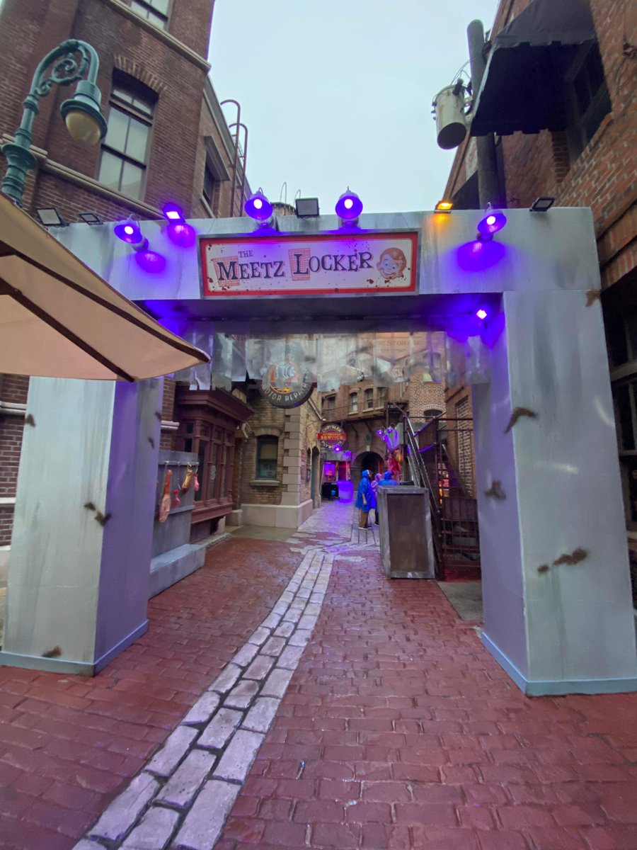 EvilTakesRoot's tweet photo. #HHN31 #TheMeetzLocker #HHNOrlando https://t.co/ivvAIQkr8B