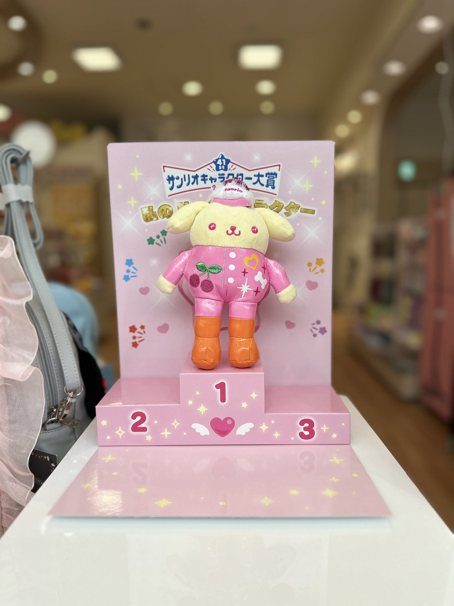 tsumagurui's tweet photo. サンリオショップで撮れました https://t.co/rcHMI2z1ko