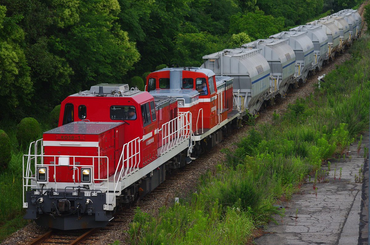 ED75_93's tweet photo. 2026/06/09
5580レ EF510-12+白ホキ8両　※ピン甘
KD58-1+KE65 1　EF510-12
衣浦臨海鉄道 5570レ KD58-1+KE65 1+白ホキ8両
59レ　EF210-323+コキ https://t.co/TGCfewXvqd