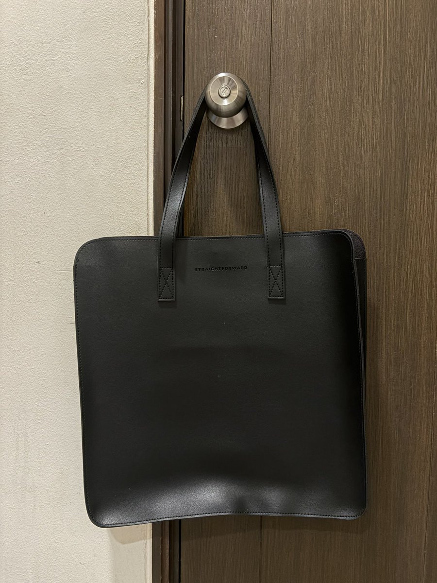 yujinseul's tweet photo. wts lfb ph

straightforward dvl leather bag
brand new - haven’t used
w tag

₱450 negotiable https://t.co/0jGrA4Rstt