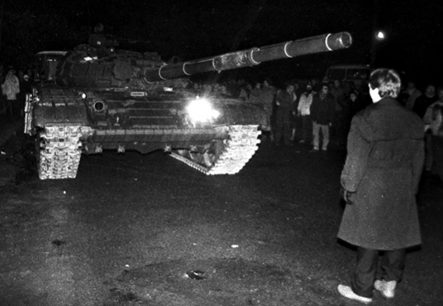 DVLNSD's tweet photo. @Zemunce "Peaceful" russia in 1991 https://t.co/I4tcgP2uFT