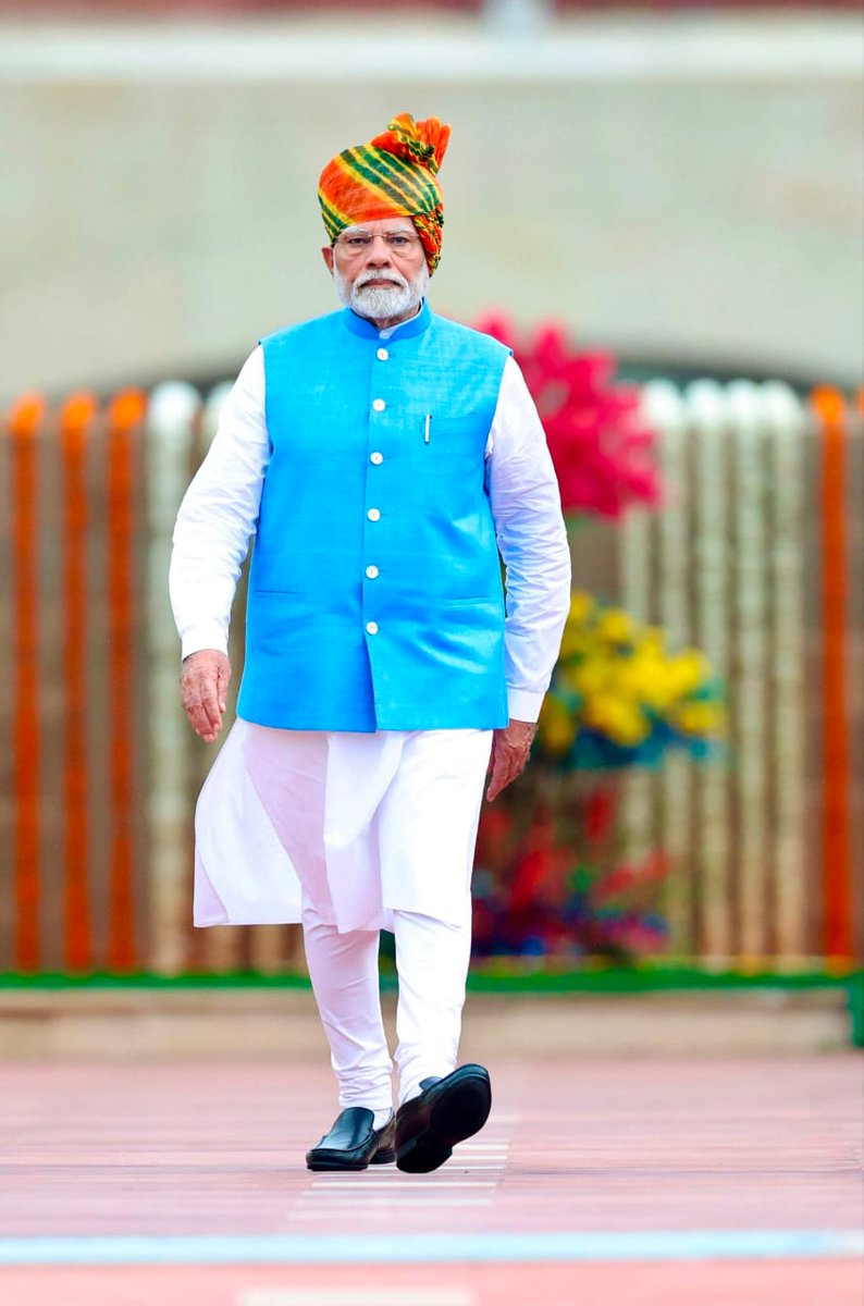 R_HLata's tweet photo. 12 साल बेमिसाल!

#LongestServingElectedPMModi https://t.co/GI8jPNxz8R
