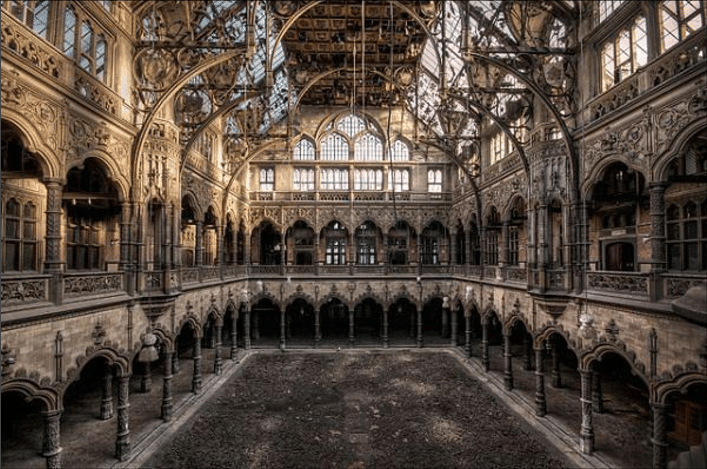 LeoDaVinciWave's tweet photo. Antwerp Stock Exchange before and after restoration. https://t.co/DOgLSpWvmU