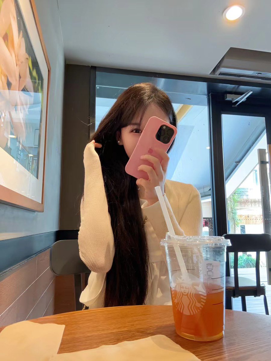 HeeYeoSoHOT's tweet photo. 下个月要回马来西亚了 好开心

马来西亚的友友们 我们约起来呀🤭 https://t.co/Ct4ESbXdBA