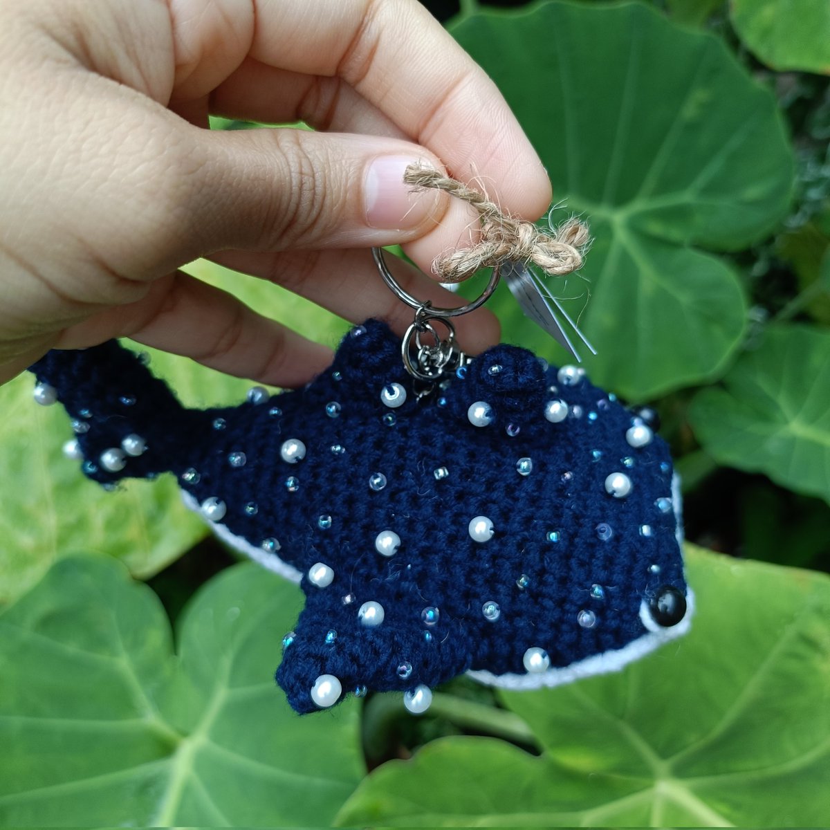 fullsunaegyo's tweet photo. Ini commission terunik dan gemes banget sejauh ini, bikin Whale Shark 🐋. I'm super excited to create this commission, and here it is! 🥹🫶 Payet maniknya satu per satu, pakai 3 macam manik ✨I hope it hits the spot for her 🐋💙 https://t.co/1F5NFWGOOf