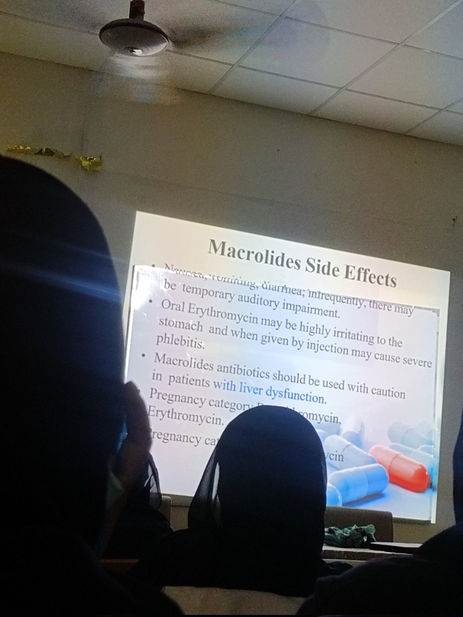 SadafAs80802699's tweet photo. Ye class mn itnii nend qq aati Hy???😴
#ClassVibes
#MorningVibes https://t.co/bxk4ZbMbYq