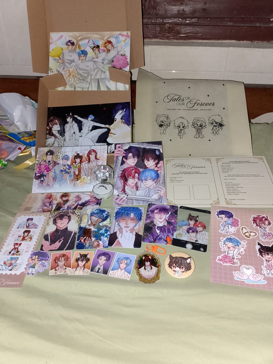 dieraether's tweet photo. I got a lot of freebies from this event🤍 @talesofour4ever #TalesofOurForever #eonites https://t.co/0x6sPO5rW4