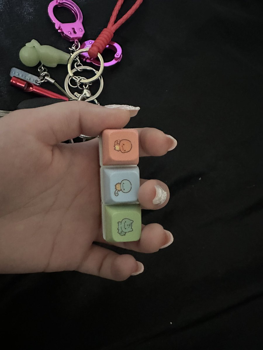 daniwizer's tweet photo. lil haul from the art con my local mall hosted :3 https://t.co/uVqFzK3ope