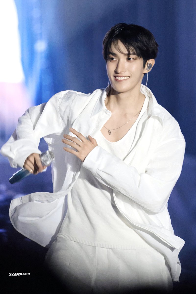 golden6_dk18's tweet photo. 20260531 DXS [SERENADE] ON STAGE in Daegu🇰🇷

웃을 때는 아직 애기 같아👶🏻🍼

#SEVENTEEN #DK #도겸 #DOKYEOM #석민 
#세븐틴 #ソクミン #ドギョム #李碩珉 @pledis_17 https://t.co/Zj0RTwURJP