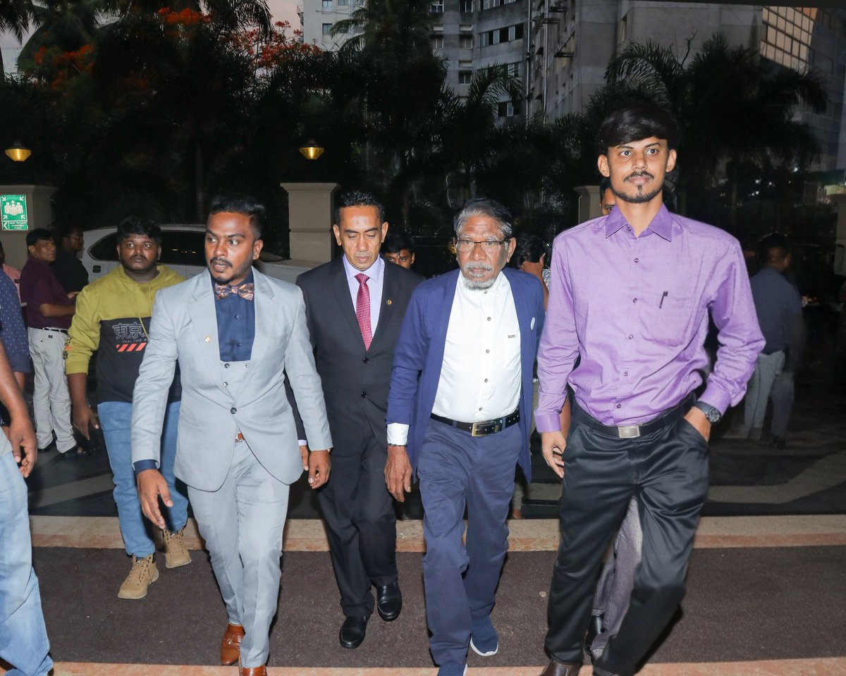 samriyasoffl's tweet photo. இயக்குநர் பாரதிராஜா அவர்களின் மறைவிற்கு எனது ஆழ்ந்த இரங்கலைத் தெரிவித்துக் கொள்கிறேன். அவரை இழந்து வாடும் குடும்பத்தினருக்கு என் ஆறுதல்கள்.

#Bharathiraja #Rip #Samriyas #FirstJunction #directorbharathiraja  @dir_bharathiraja https://t.co/TVd1GGpS9u