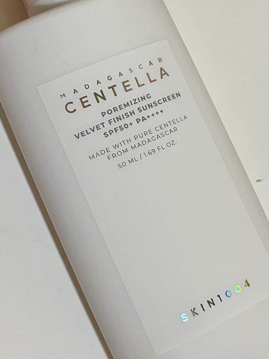 sinderclass's tweet photo. sunscreen andalan aku kalau lagi mager makeup dan pengen satset. karna hasilnya berasa pake base makeup 🥹 https://t.co/pMzV7EAh0J