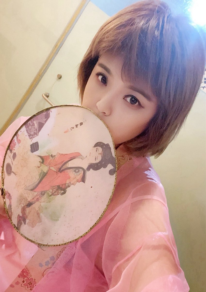 wei333555's tweet photo. 一堆人說我最近都不更新照片了
所以只是因為我不拍照
你們就不來找我囉...
那我拍還不行嗎！
古裝風你們覺得可以嗎？ https://t.co/8G9khAKZst
