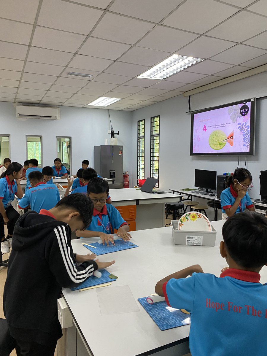 MyScienceCentre's tweet photo. 🌱 Terima kasih kepada pihak Chin Student Organisation (CSO) atas penyertaan dalam Program Sekolah: Rahsia Alam (Nature’s Secret) hari ini.
Semoga pengalaman ini dapat menyemai minat terhadap dunia sains dan alam semula jadi. ✨🤩
#PusatSainsNegara #ProgramSekolah #STEM #MOSTI https://t.co/kcjtEbmKE6