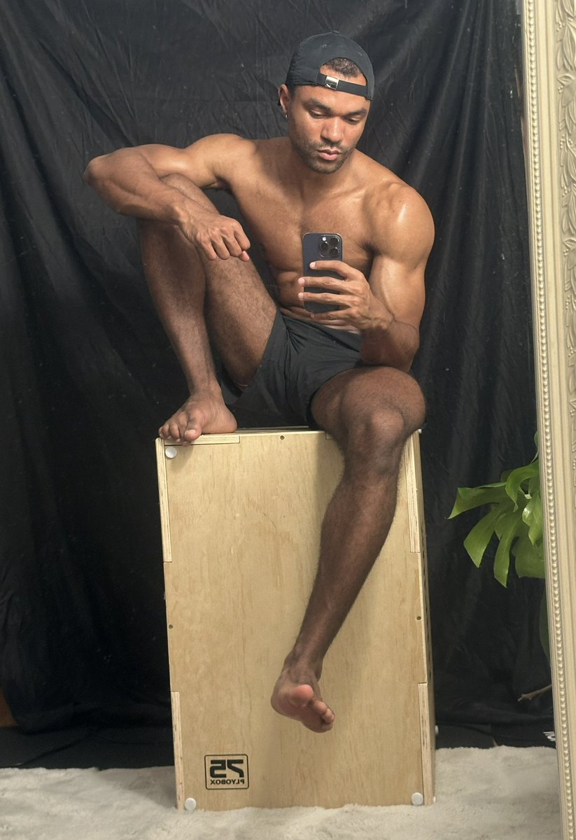 Leonnfin's tweet photo. Ripped asf https://t.co/B6C1xZsKOS