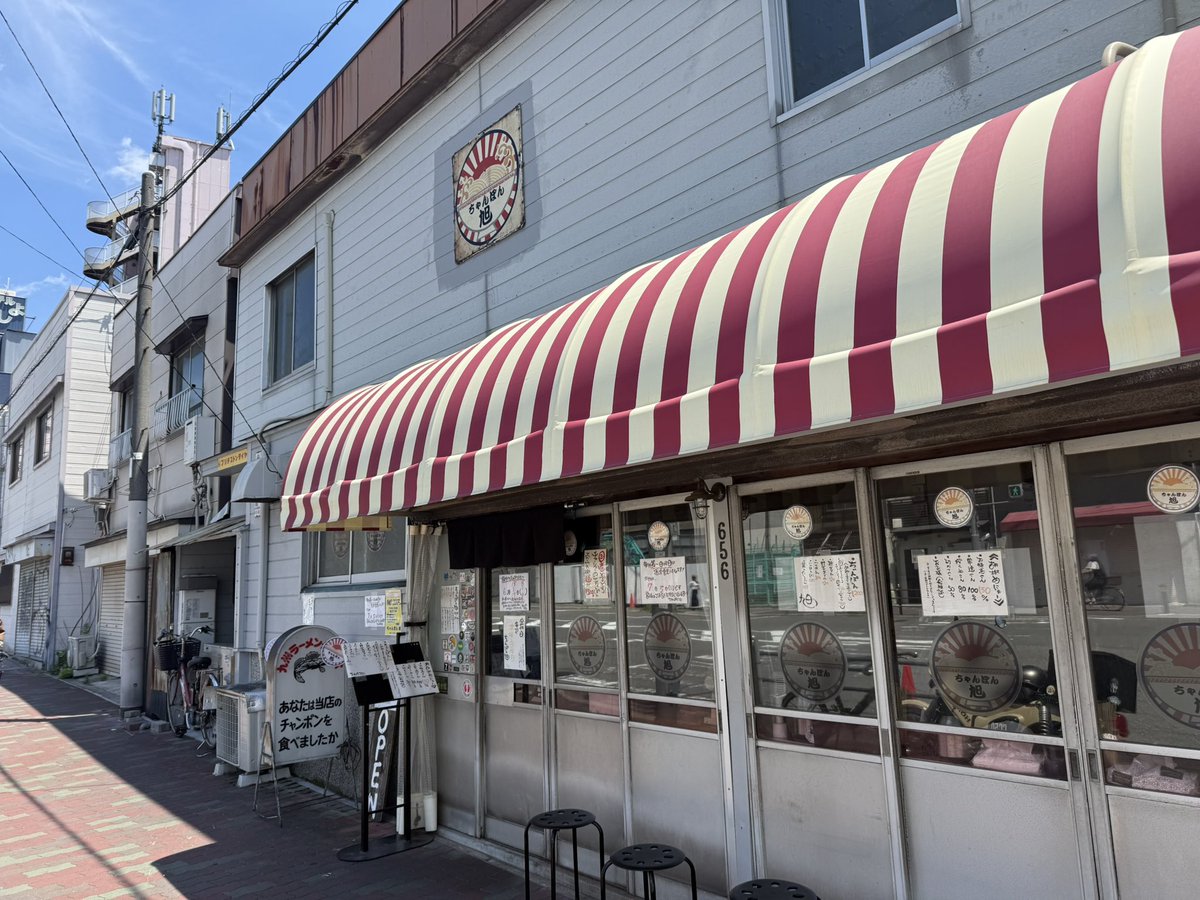 kaminarin2000's tweet photo. かの有名な飛田新地の真ん前のちゃんぽん旭
結論から言うと過去一美味いちゃんぽんで中毒性ヤバかったw野菜ダブルチャーシューのたまごで、胡椒常連100%
胡椒溶けたイメージそのままのスープがすごいインパクト。とにかく後引く、舌と喉にくる美味さ！でも次は胡椒少し減らしたの食べてみよw https://t.co/etYVSd3kIl