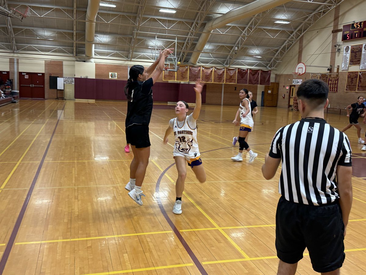 ST_LadycatBball's tweet photo. Lady Cat hoops is back at it! 👊

Summer games number 9 &amp; 10 completed tonight! ✅

Tough opponents - London &amp; Aransas Pass….great competition! 👏👏

GOOD https://t.co/CIQAzvIB20