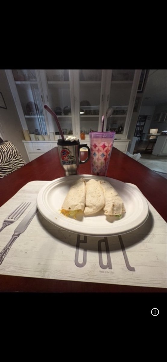 carson_louis's tweet photo. Dinner 🥘 del tacos soft tacos 🌮 mixed berries with whip cream and ice 🧊 tea 🍵 yummy 😋 nom nom 🤤 nom #deltacos #softtacos #mixedberrieswithwhipcream #greencoldtea #yummynomnomnom #food_is_good09 #saverorysummerrings #amsrmutbangfood#nextlevelchef👨‍🍳 https://t.co/FGtY4lFbG7