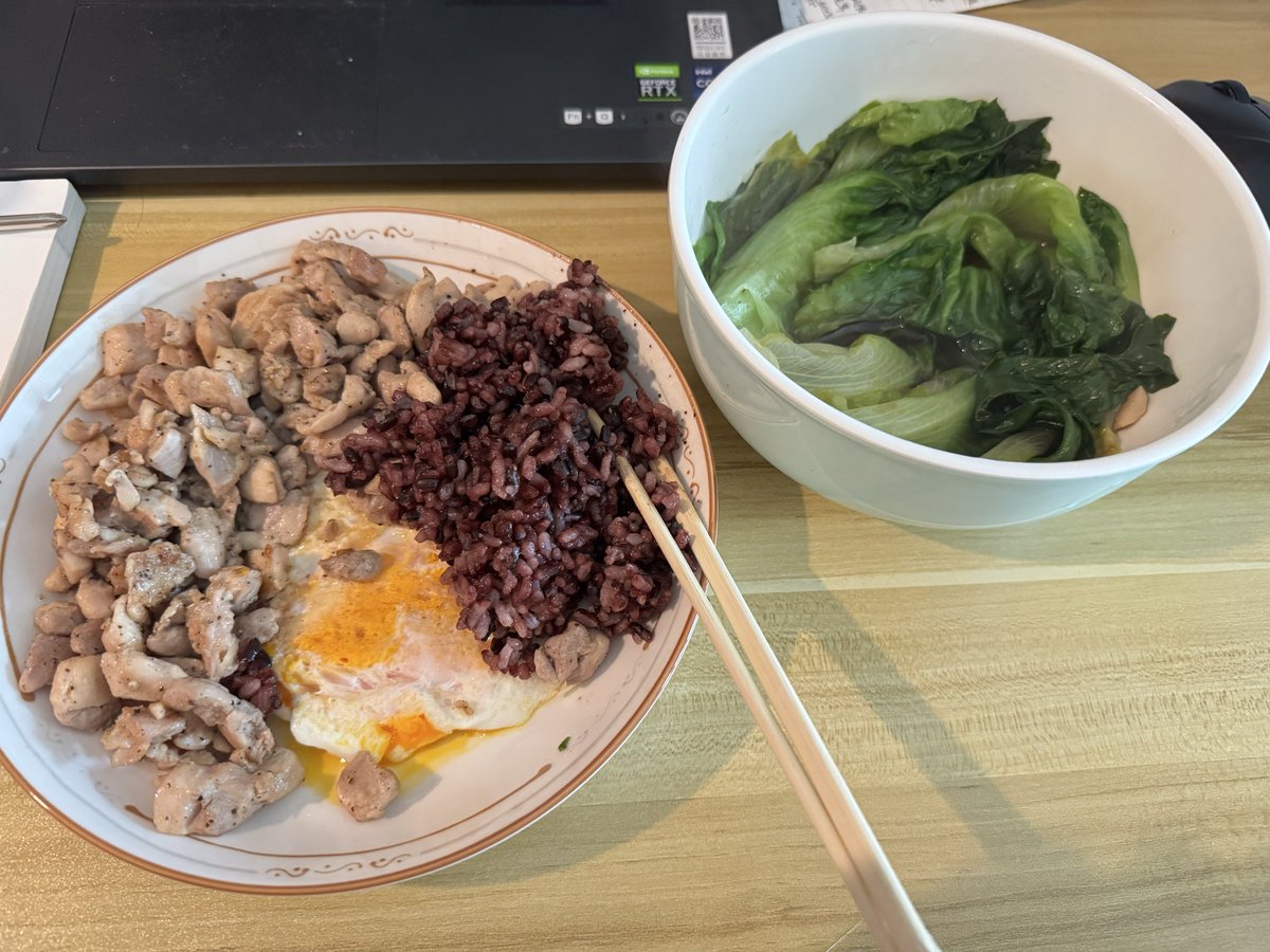 Toler282572's tweet photo. 画不出东西
主播现在每天就做这种难吃的伪亲子丼然后有氧折磨自己
最后去图书馆烂一天
老大我们这样真能减出腹肌吗 https://t.co/EmTHVASNeP