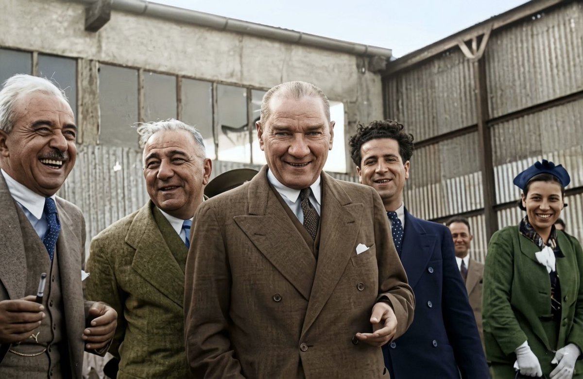 VLKN_DNDR's tweet photo. Gülmek devrimci bir eylemdir! Hele de böyle güzel gülen büyük bir devrimciye sahipseniz. Umutla! 

#Atatürk #Günaydın #Çarşamba🍀🧿