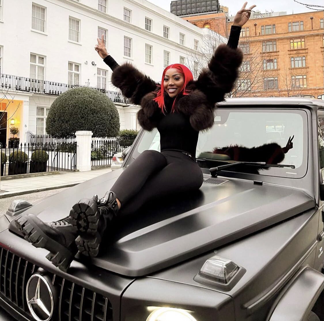 juicyfemmes's tweet photo. Them boots on a g63 Amg is fire 🔥. A see a Prada around the waist. She’s a juicy femme 🥰 https://t.co/T6ZIutVg4g