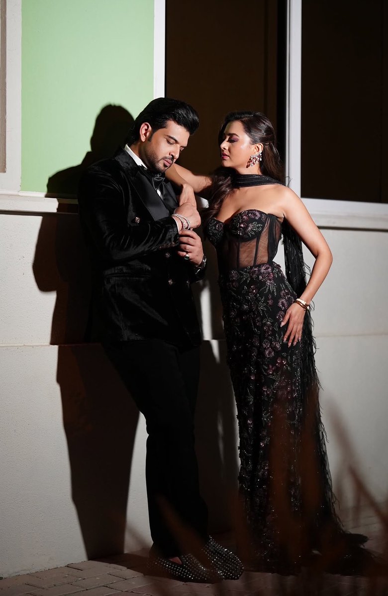 spread_love1234's tweet photo. The best wish is here 😍❤️

God bless you both love birds @kkundrra @itsmetejasswi and happy birthday to our fierce punjab di bhabhi Teju🎂

HBD QUEEN TEJASSWI
#TejRan #TejasswiPrakash https://t.co/7dCDyvFENR