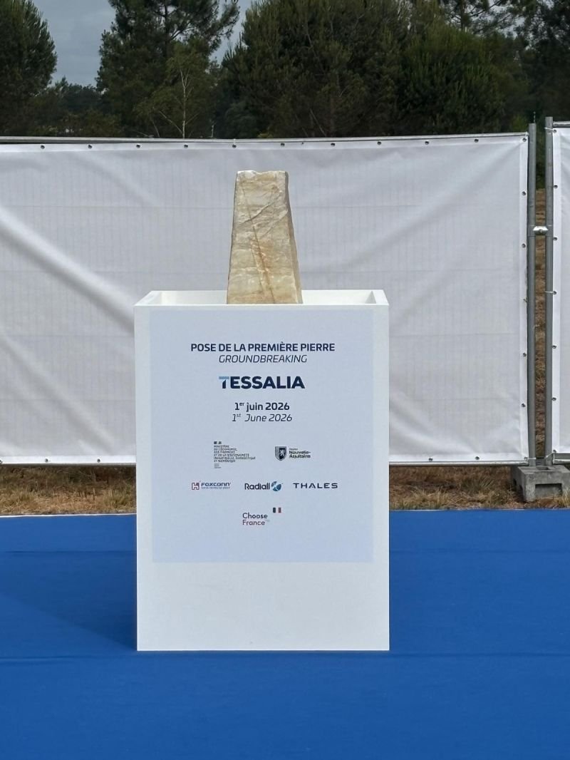 jyves94's tweet photo. Une étape majeure ce 1 juin, pose de la première pierre du futur site industriel #Tessalia 🇫🇷 porté par #Thales, #Foxconn 🇹🇼 et #Radiall au #Barp qui marque le lancement d’un projet stratégique pour la filière des #SemiConducteurs ⚡️ en #France 🇫🇷 et en #Europe 🇪🇺 https://t.co/uauNT3pXje