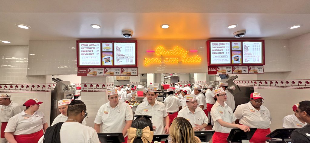 Vegastechhead's tweet photo. Grand opening of the world's second-largest #InNOutBurger (by Sq. Footage), located on the third story of the new #BlvdShoppingCenter on the #LasVegas #Strip. This spot was slamming! 4 x 4 Animal Style, Double Double, and fries. Yum! 😋 https://t.co/8lLX9eBD3r