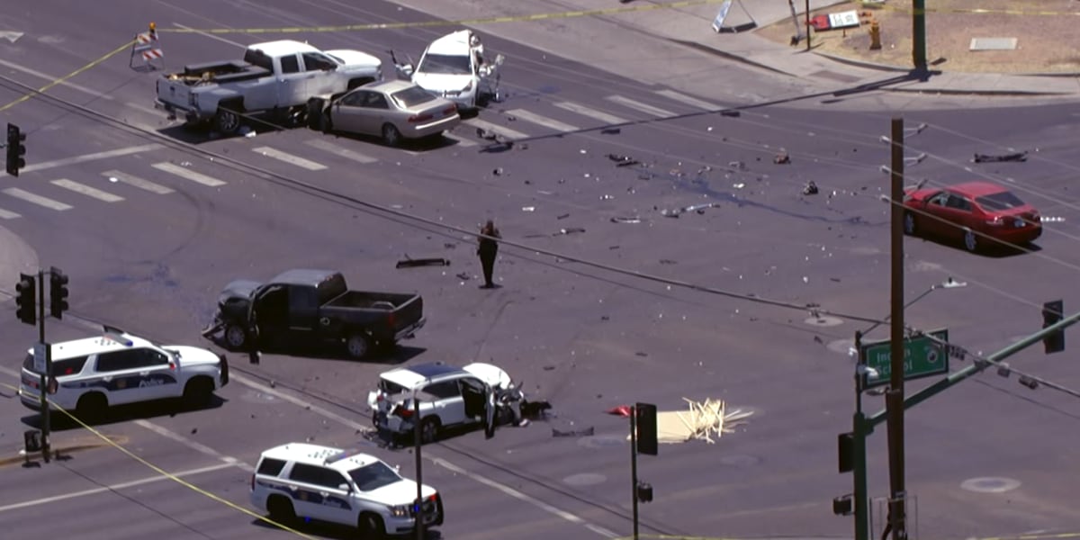 1 dead, 2 hurt after multi-car crash at major Phoenix intersection