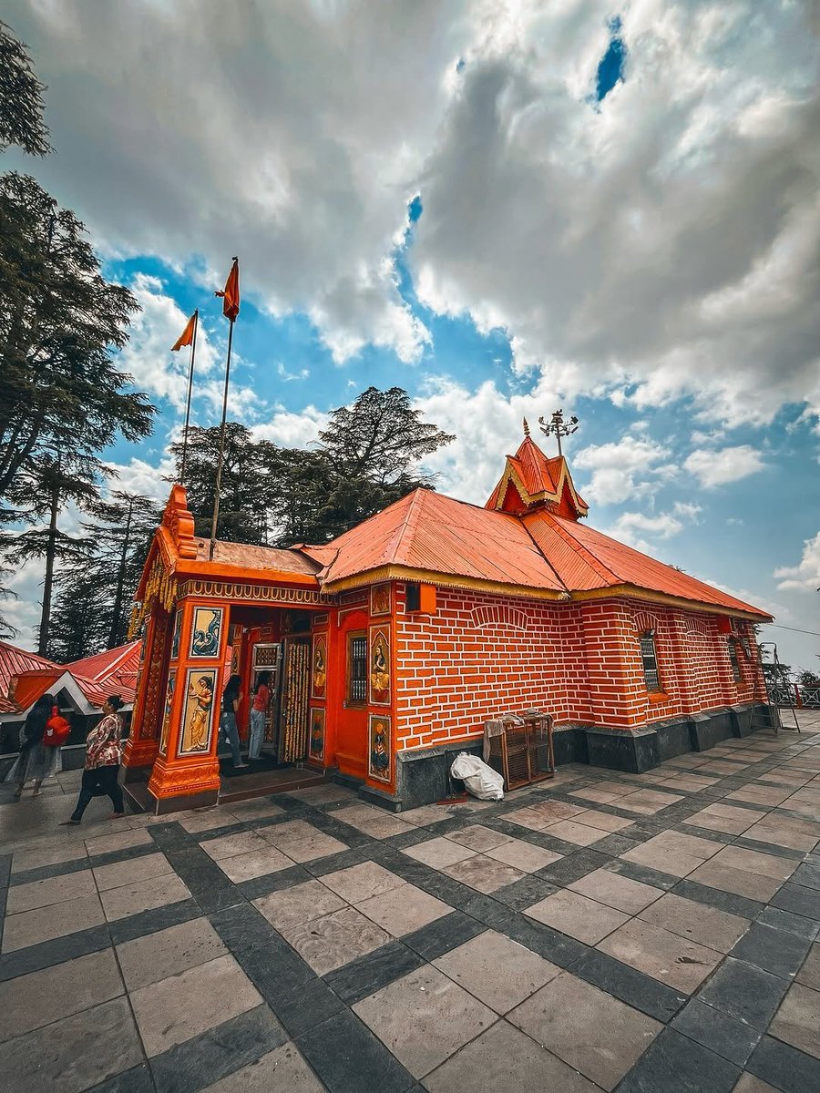 mrrhmehta1's tweet photo. The mighty Lord Hanuman Ji standing tall at Jakhu Temple, Shimla, Himachal Pradesh. 

One of the tallest Hanuman statues in India, radiating immense strength and devotion.

#JakhudTemple #HanumanJi #HimachalPradesh #JaiBajrangbali #SpiritualIndia https://t.co/Chr1951IYh