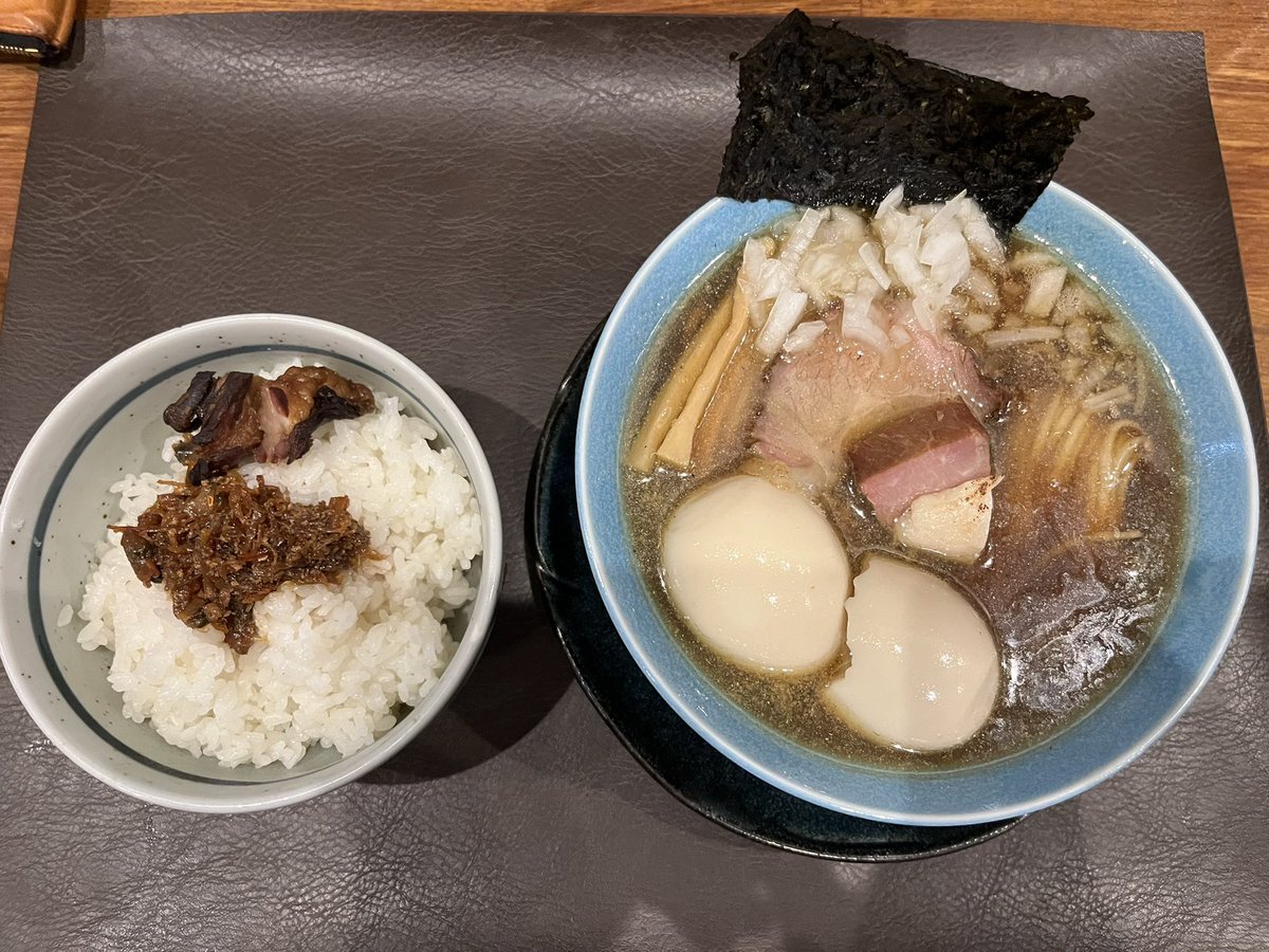 yesyesyesokokok's tweet photo. 麺処青野

3種類の節と煮干しそば
ご飯

全身全霊節＆ニボが効きまくりDeliciousでYES❣️☝🏻👳🏻‍♂️🫶👨🏾‍🦳☝🏾

#埼玉のブルーレジェンド
#寄居のソウルフード
#秩父のヤバーミン
#太田のイケーメン
#優勝のアオーノン
#煮干のウマーミン
#全身全霊節ニボ醤油にホソーメンが合イヤァァァス https://t.co/m7LrvSNhQ3