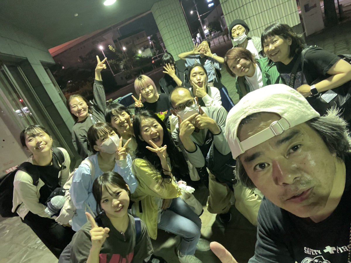 Meika_093's tweet photo. #KNSJ26

昨日何だか久しぶりの稽古でした！
うおー頭がゴチャゴチャしてきた‼️
でも楽しいわぁ！！！！！

今回くめさんと芝居の中でいっぱい遊んでいるので、より仲良くなれてきてる気がします。はっぴー🙂

そういえばマクドでシーサーが来てくれたので石原さんに託しました。喜んでくれました☺️ https://t.co/vSAYTqq1aF