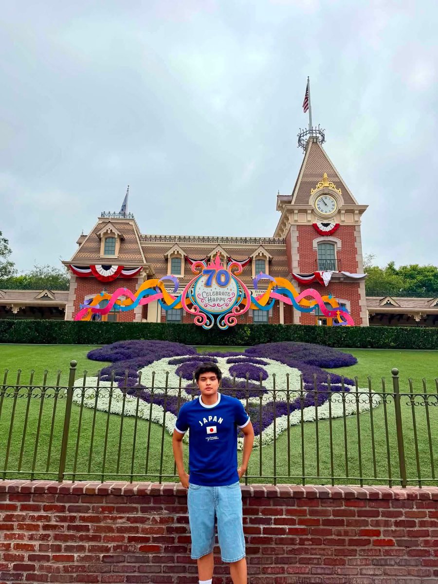 Shingy143's tweet photo. Our Disneyland babies Japan &amp; L.A 
PS ; Yong t-shirt NG ISa Japan  🤔🤭🙈 
#kaimontinola
#jpcabrera
#jpkai 
@kakaimontinolaa @_jpcabrera  🌸🐝 https://t.co/asBY5xcwhO