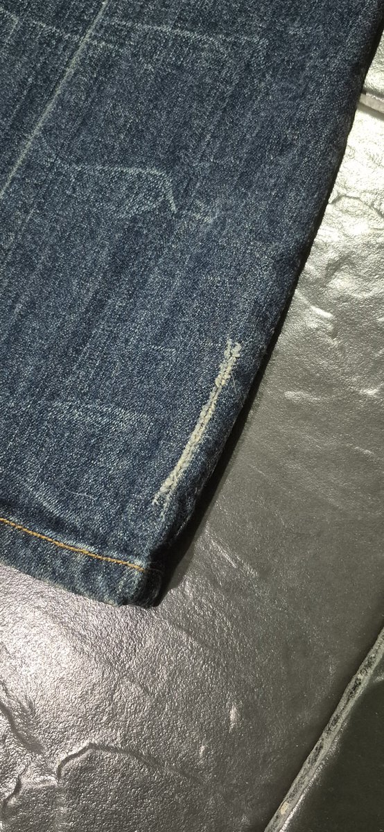 NutkunJa's tweet photo. Bootcut ตัวนี้ได้มา 7XX ตึกแดง ลองใส่ครั้ง2ครั้ง (มันแน่น) เอาไปดูแลต่อทีค้าบ มีหมุดกระเป๋าสวยๆ 
ราคา : 600 (รวมส่ง) 
ตำหนิ : รูปท้ายเลยครับ แอบเท่
ลดได้นิดหน่อย ตกลงกันได้ รับ IB มาเลยครับ รายละเอียดอยู่ใต้เมนชั่นครับ
#ส่งต่อเสื้อผ้ามือสอง #ตลาดนัดเสื้อผ้า #เสื้อผ้ามือสอง https://t.co/FdKyzXtXOm