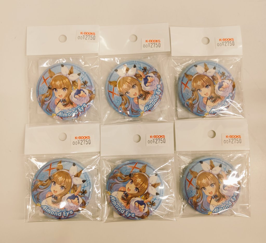 入荷情報】 ウマ娘 アーモンドアイ グリッター缶バッジ 入荷しました