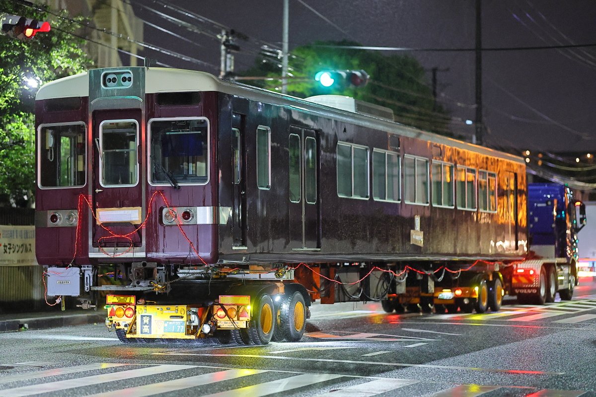 onlyzeiss's tweet photo. 阪急6300系6353F 6353号車 廃車陸送 https://t.co/Z6GqjF4OMg