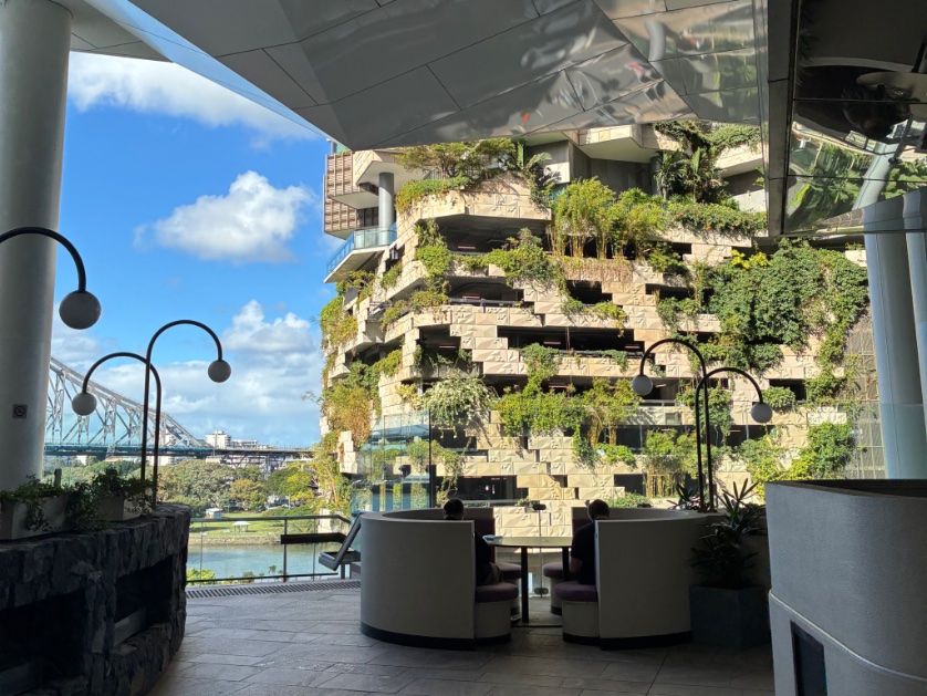 cocculin's tweet photo. Strangely pleasant office worker lunch area https://t.co/UgO4wJdZDk