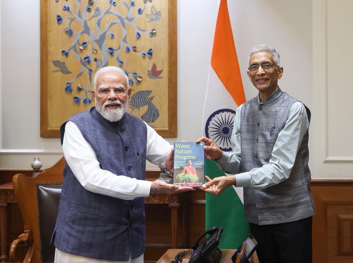 paramiyer_'s tweet photo. A great honour to present our book to PM @narendramodi , a Water visionary who is globally renowned for his stellar leadership on water governance, including inspiring transformational  programmes like @jaljeevan_ &amp; @swachhbharat missions,  especially benefitting women and girls. https://t.co/p0g1dYDCAC