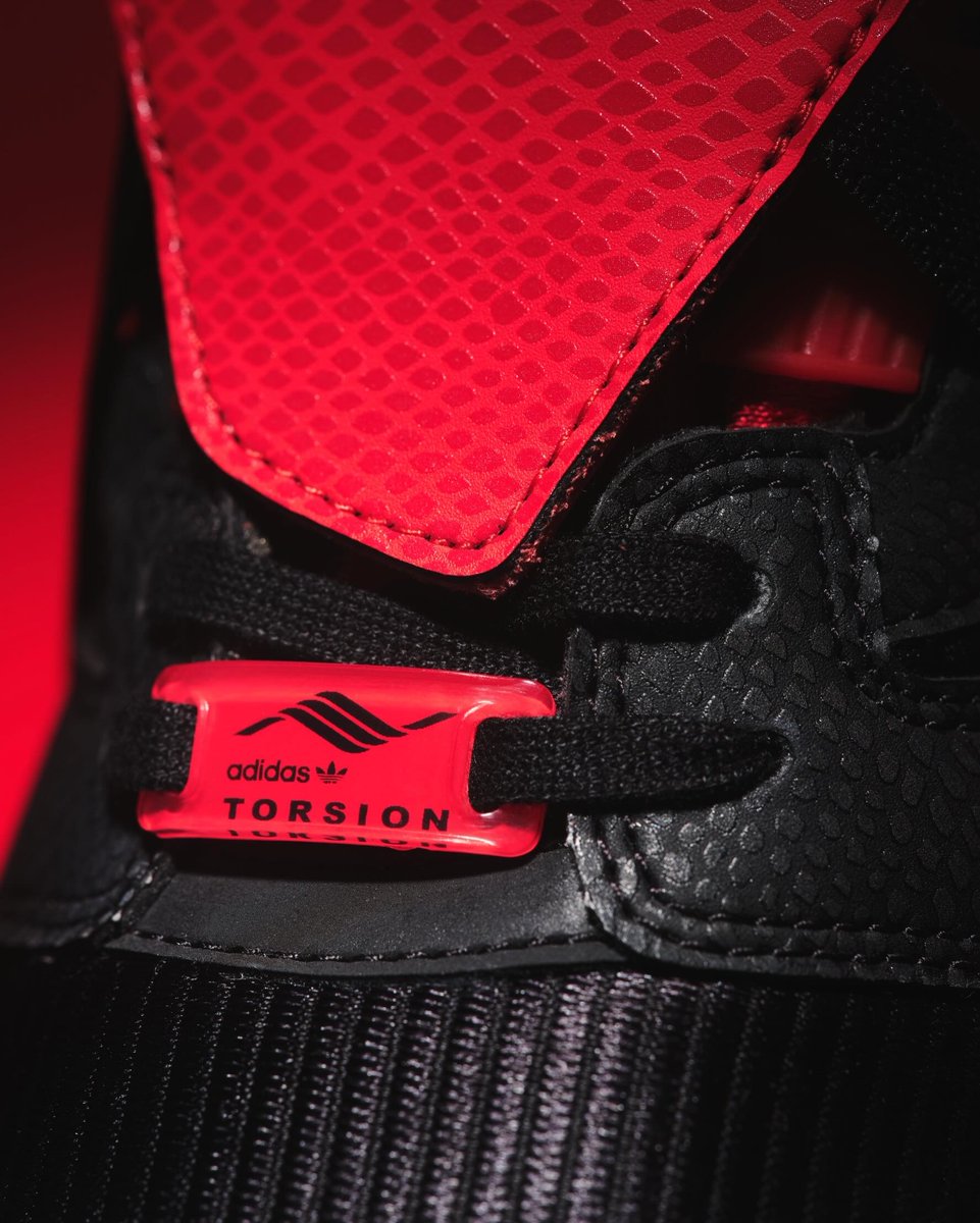 atmos × adidas Originals ZX 8000 G-SNK 12 “Predator” (アトモス