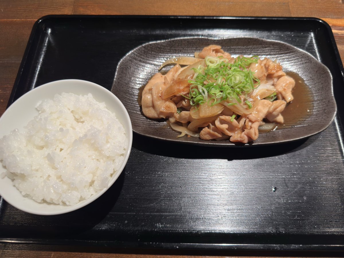 resuka79's tweet photo. ご新規開拓✨️
#いこい食堂 さん
らーめん＋半チャーハン
らーめん＋もつ焼き＋半ライス
を頂きました。
量が半端ない😆
正油らーめんは麺大盛りです🤣
チャーハンも具沢山で美味しいし、もつ焼きもご飯が進むし、全てが美味しかったです‼️
#ラーメン好きな人と繋がりたい https://t.co/tvhkSbS0uw