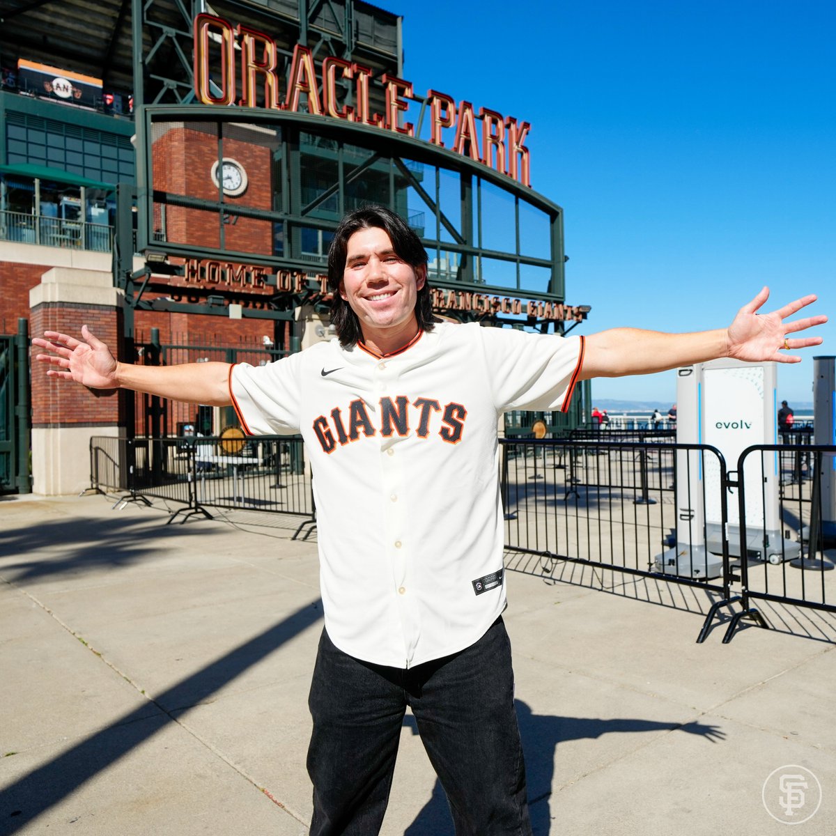 OracleParkSF's tweet photo. Woke Up in Glove

@gryffinofficial x @SFGiants City Connect 🌉🧡💜 https://t.co/iiW4XWcqmM