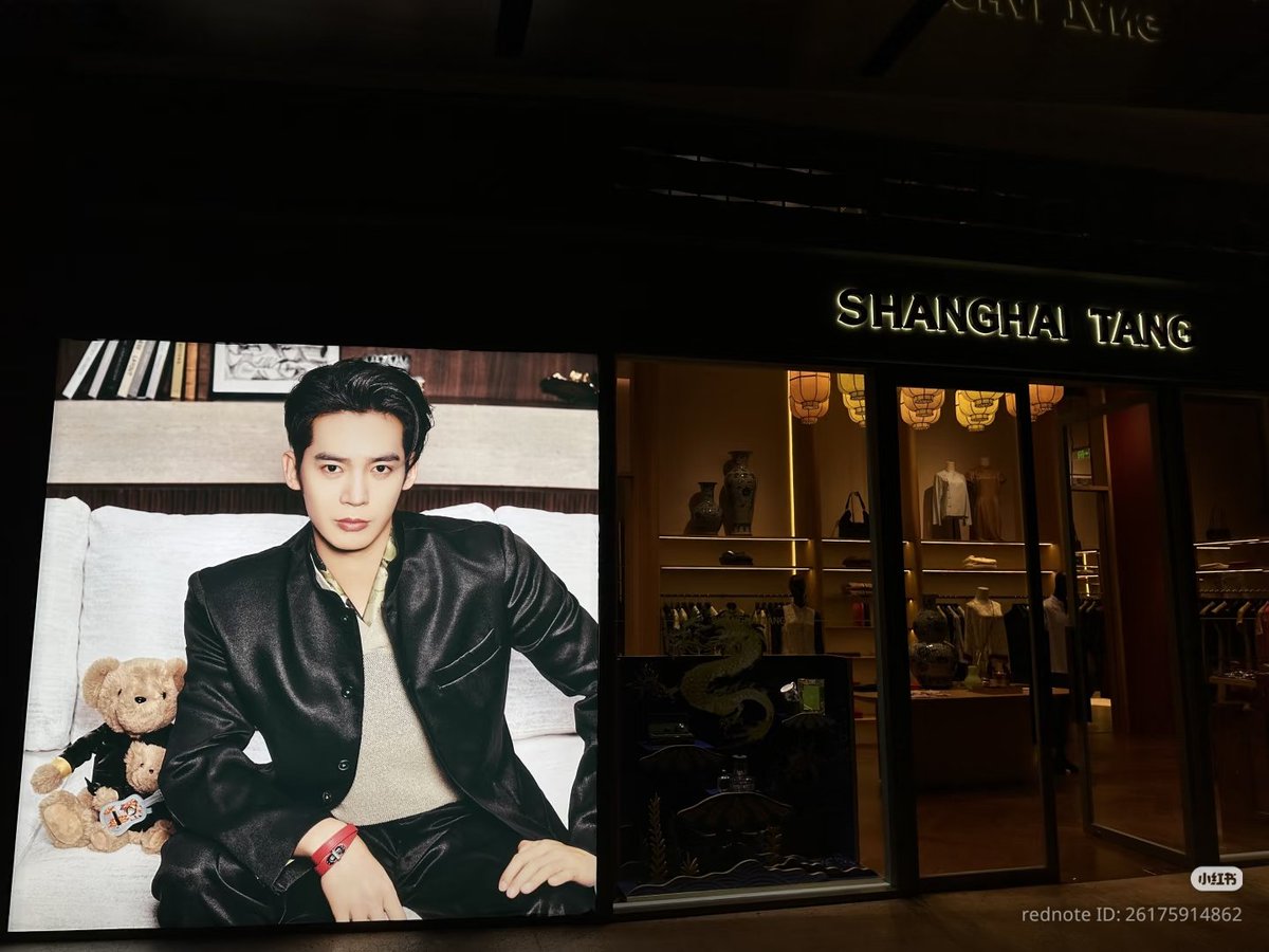 flaneuresque's tweet photo. shanghai tang store in shenzhen with the new yosh watersky collection pics 💖 https://t.co/nU8G6RsQrv