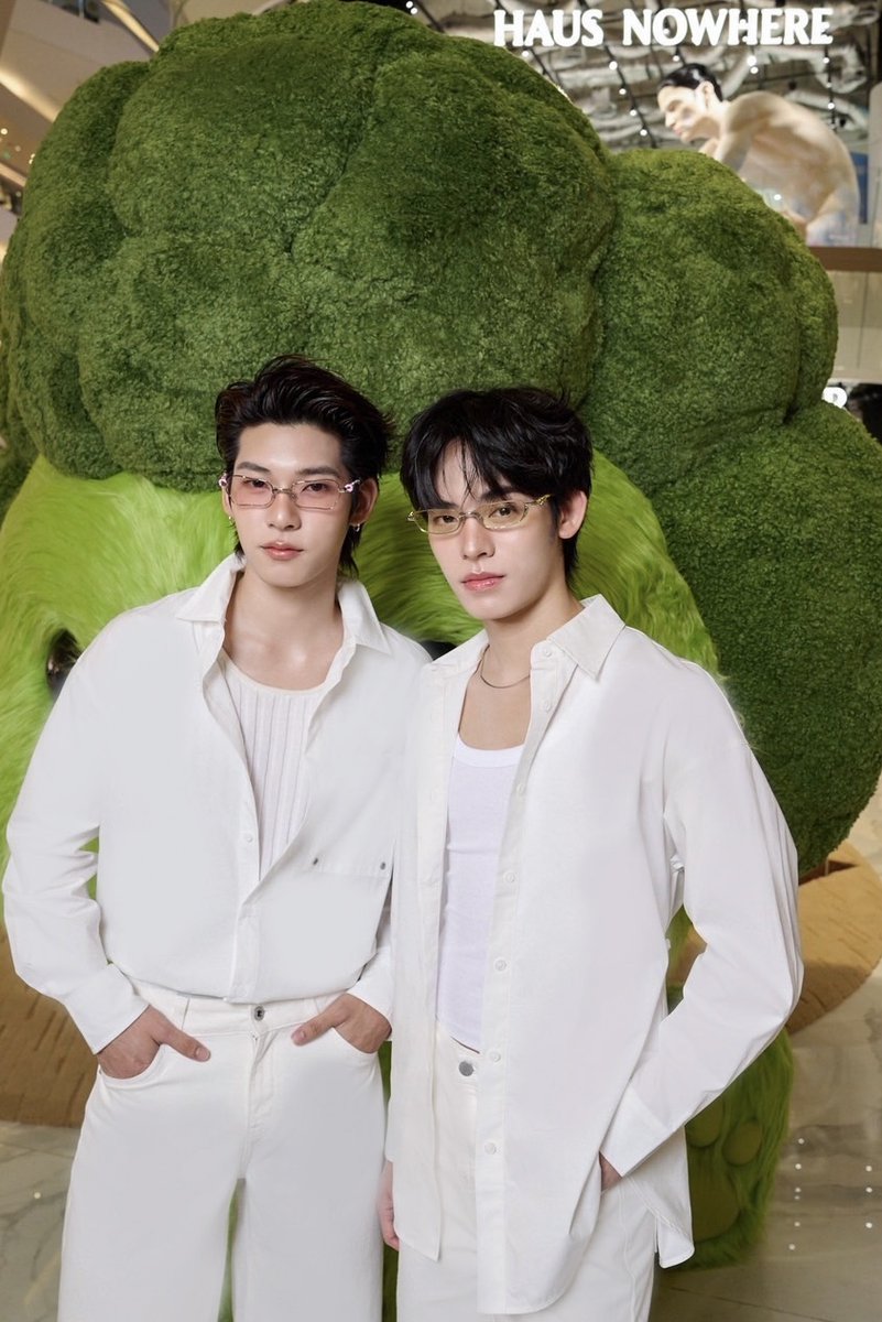 STARSOCIETY_TH's tweet photo. GENTLE MONSTER เปิดตัว “VEGGIE COLLECTION 2026”
เนรมิตสวนผักสุดแฟนตาซี VEGGIE COLLECTION POP-UP ณ ไอคอนสยาม ออม กรณ์นภัส - วิน เมธวิน ร่วมสัมผัสประสบการณ์พิเศษในฐานะแขกคนสำคัญของแบรนด์
https://t.co/y8rS4lWNuV
#GENTLEMONSTER #GENTLEMONSTER_VEGGIECOLLECTION #GENTLEMONSTER2026 https://t.co/ewfqeO7RVV