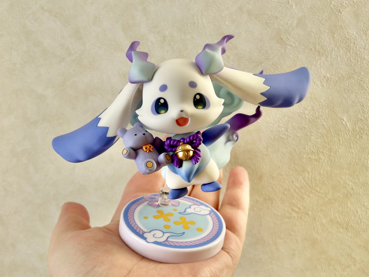 ShinaAo3's tweet photo. るんちょまことルンルンのねんどろいどが届きました！！！かわいいーー！！！！お水やプレッツェル(くまのぬいぐるみ)も付いてる！写ってないけどマラカスも！グッスマ予約特典の台座のデザインもかわいいね…多幸感…一緒にお出かけしたい〜！！ https://t.co/xwATisRieT