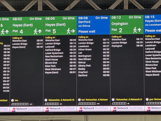 Se_Railway's tweet photo. @mindthedoors72 It's even better at Charing Cross.... https://t.co/gWhKETWcdB