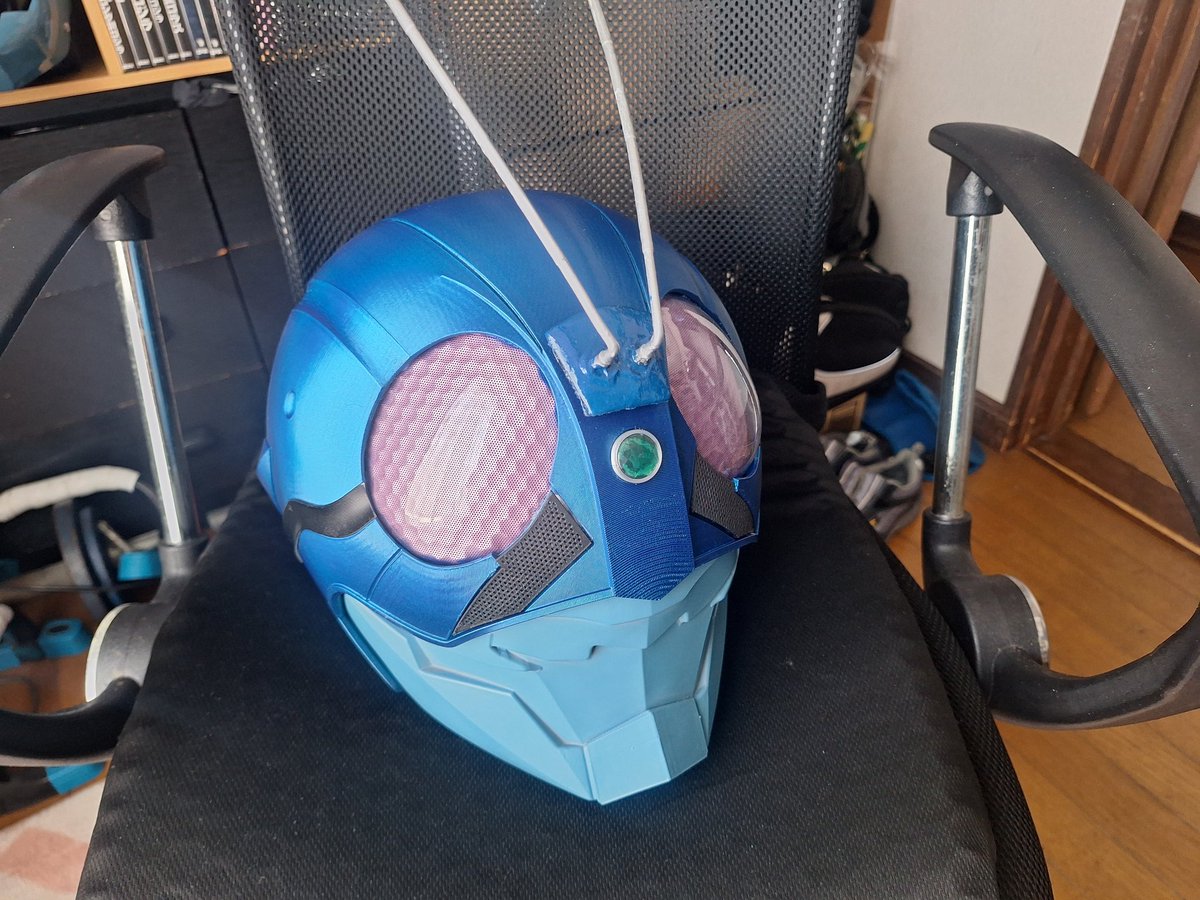 1号のリアルヘルメット塗装完了。 光沢が出て良い感じ。( ＾ω