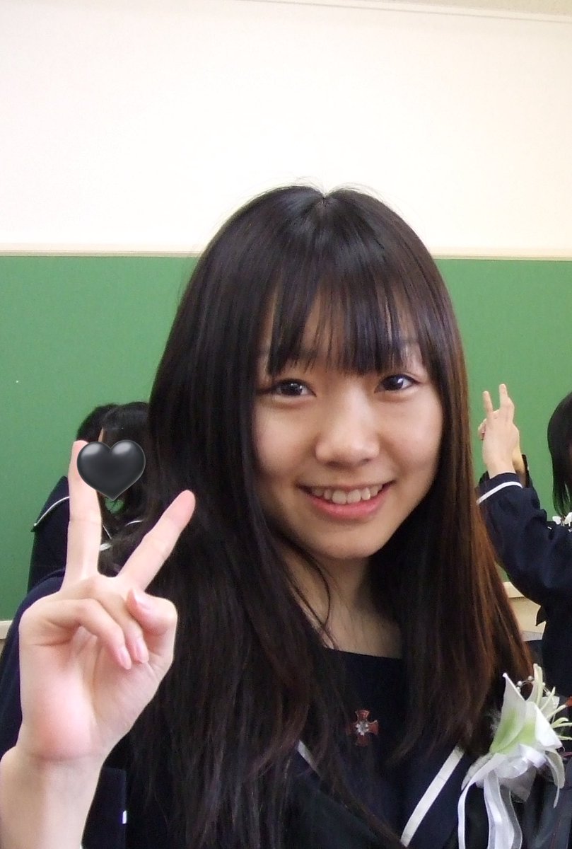 dasuwaikaa's tweet photo. 6月10日(水)
NHK名古屋 【まるっと！】18:10〜
母校の金城学院のことで取材していただきました。
高校の卒業式の写真発掘しました🎓
でも髪が襟の白線から出てるのに結んでないのは校則違反ですごめんなさい🙇‍♂️
https://t.co/GvxqEYKWAM https://t.co/oC7Jv0o6eh